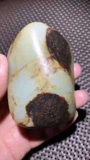 和田玉真皮籽料 聚黑皮 漂亮